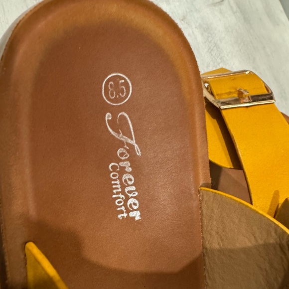 Colourful and comfortable fashionable sandals. - Picture 4 of 5